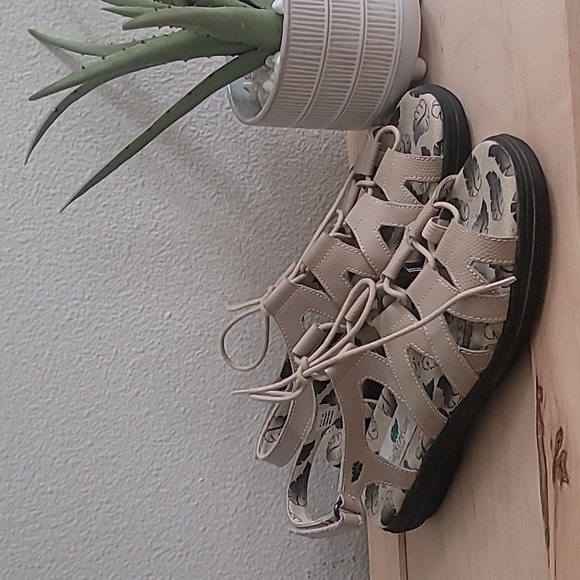 🌿 GOLFSTREAM  STRAPPY SANDALS 🌿 - Picture 6 of 12